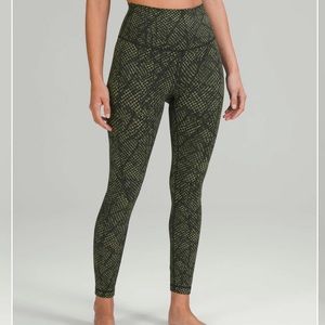 NWT - Lululemon - Size 4 - Wunder Under Jacquard Luxtreme 25”